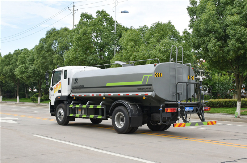 湖北盈通汽車(chē)藍(lán)牌灑