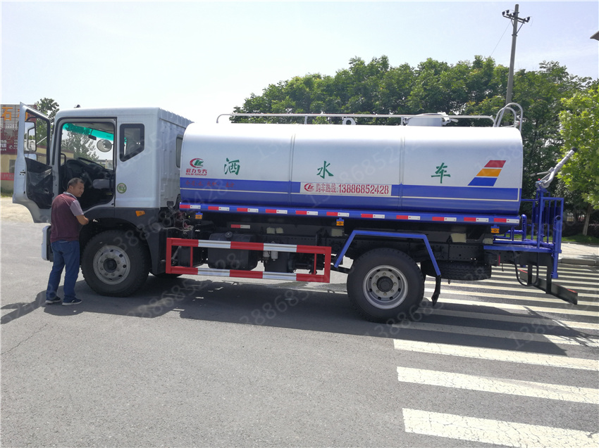 湖北盈通汽車廣西藍(lán)牌福田抑塵車價格