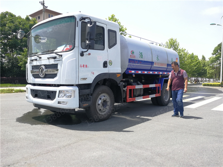 湖北盈通汽車廣西藍(lán)牌福田抑塵車價格